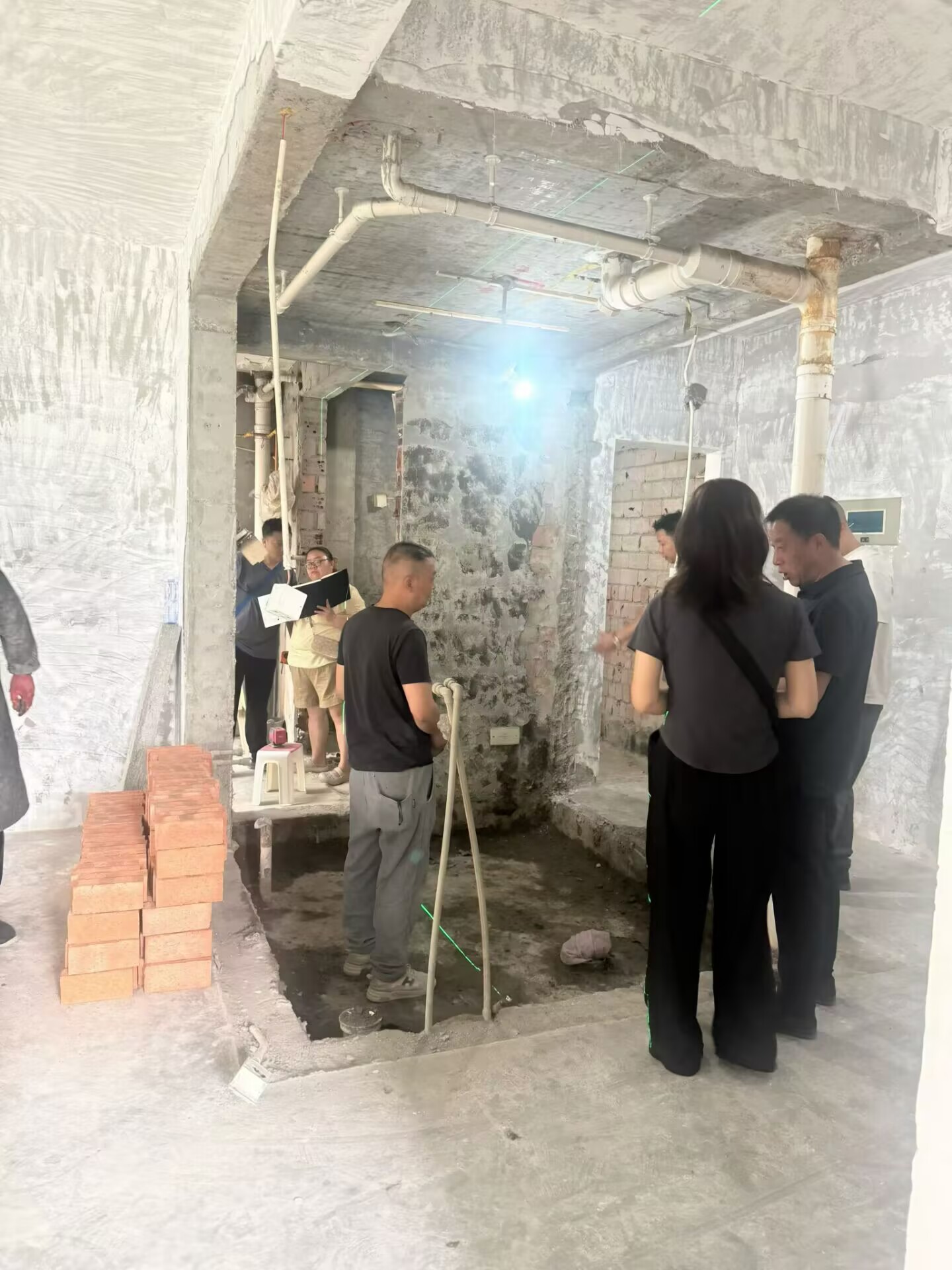 成都成华二手房翻新装修｜拆改完工后深度放线交底，严控施工细节