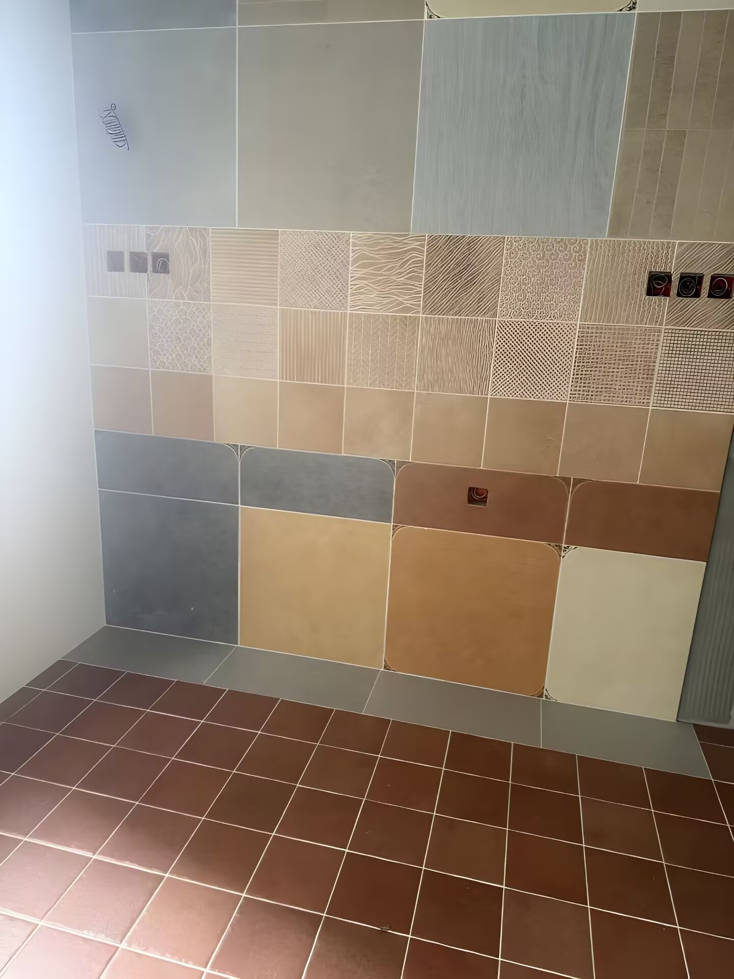 成都保利中心装修，厨卫贴砖，砖好人好技术好