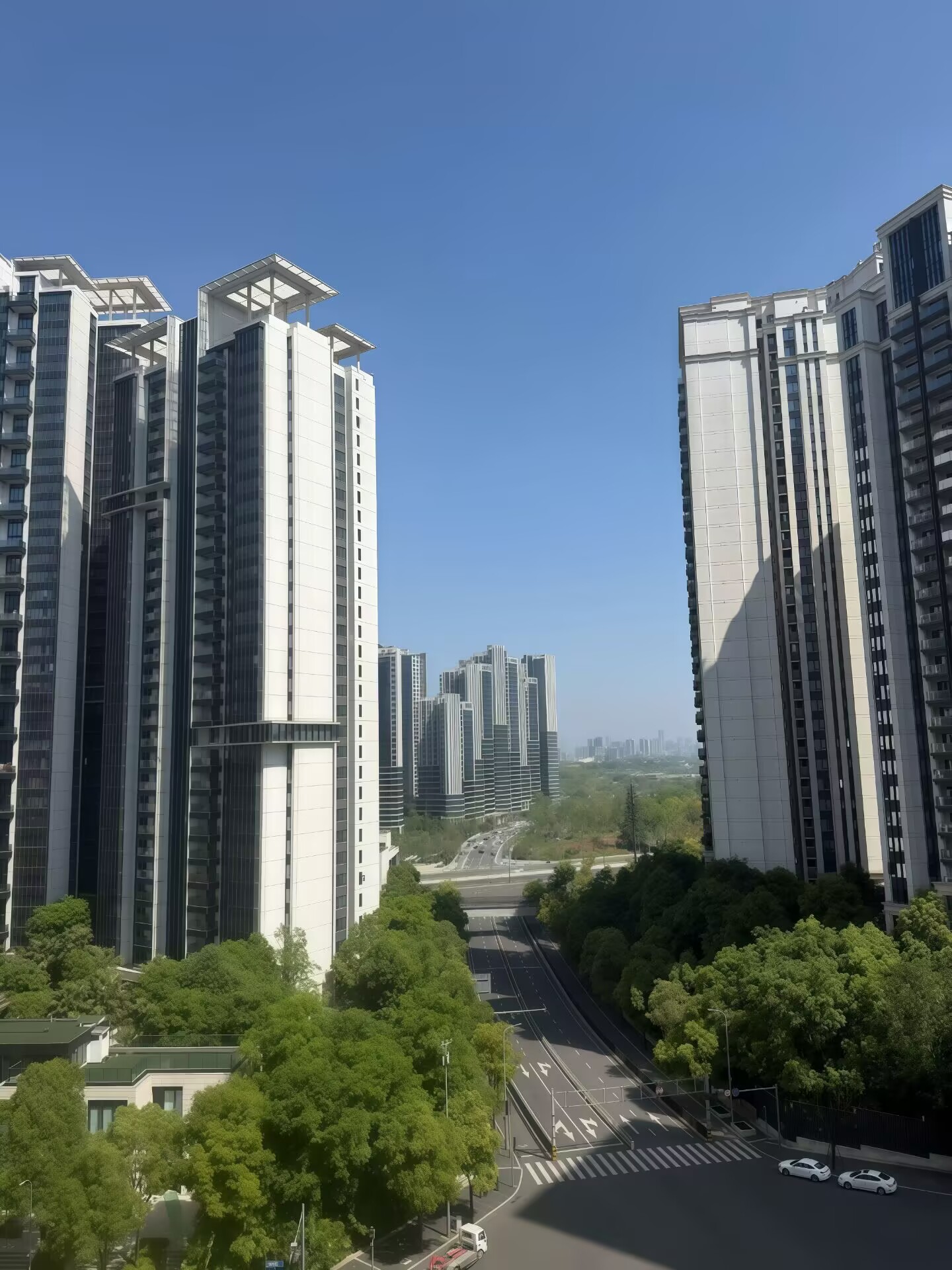 成都双流装修｜蔚蓝卡地亚花园城木工吊顶施工中