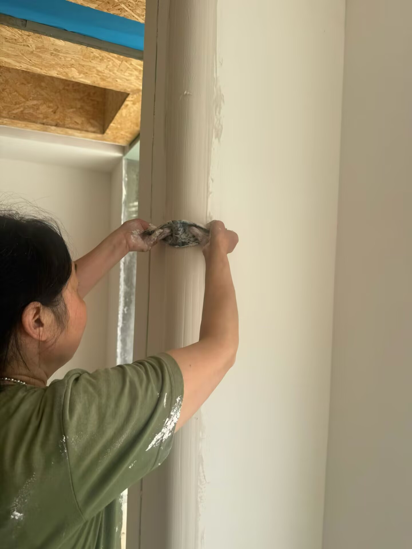成都温江装修｜金河谷别墅墙面施工中