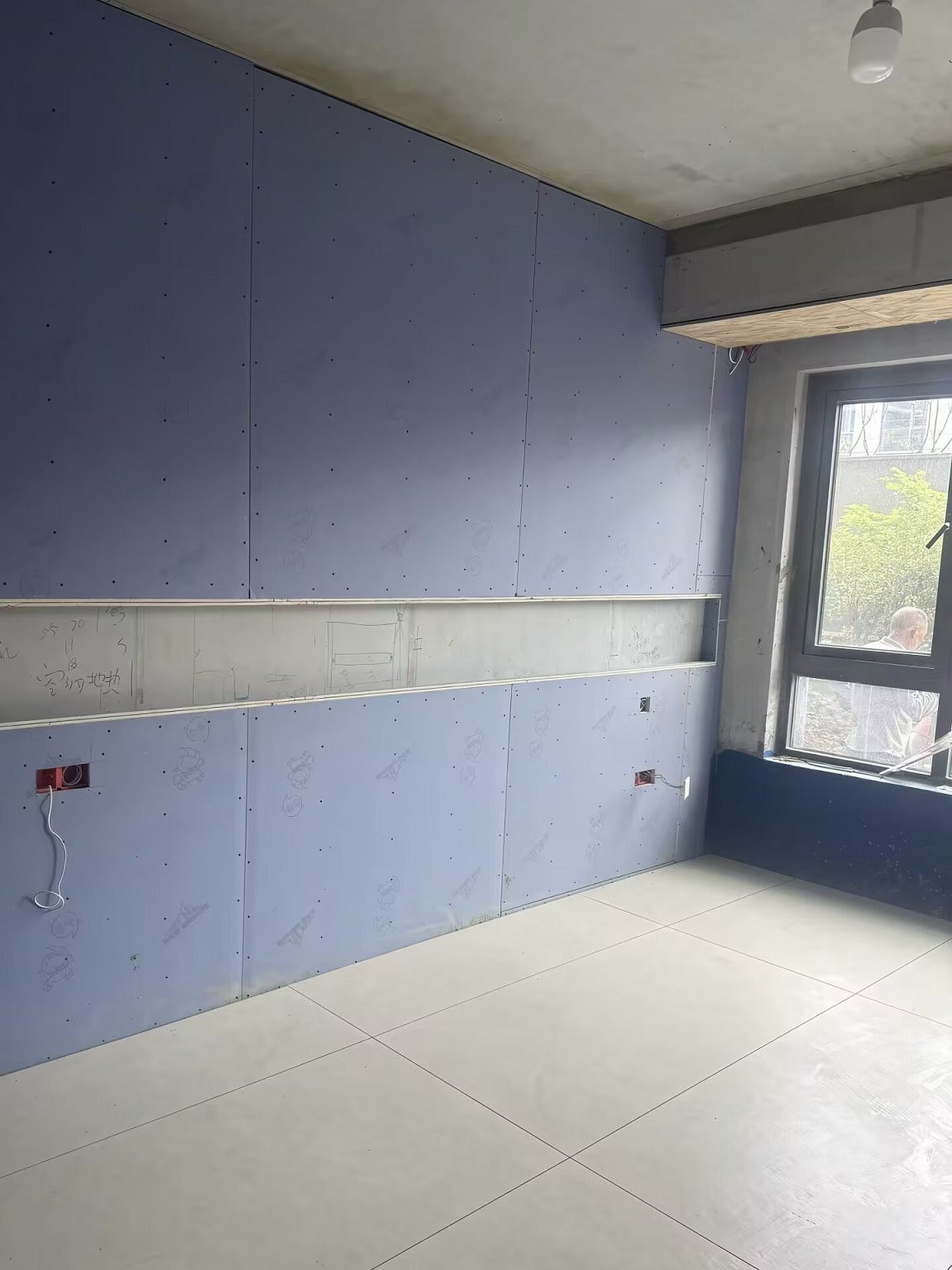 成都华润锦江悦府复式住宅半包装修 | 基层阶段施工实景石膏板吊顶+贴砖