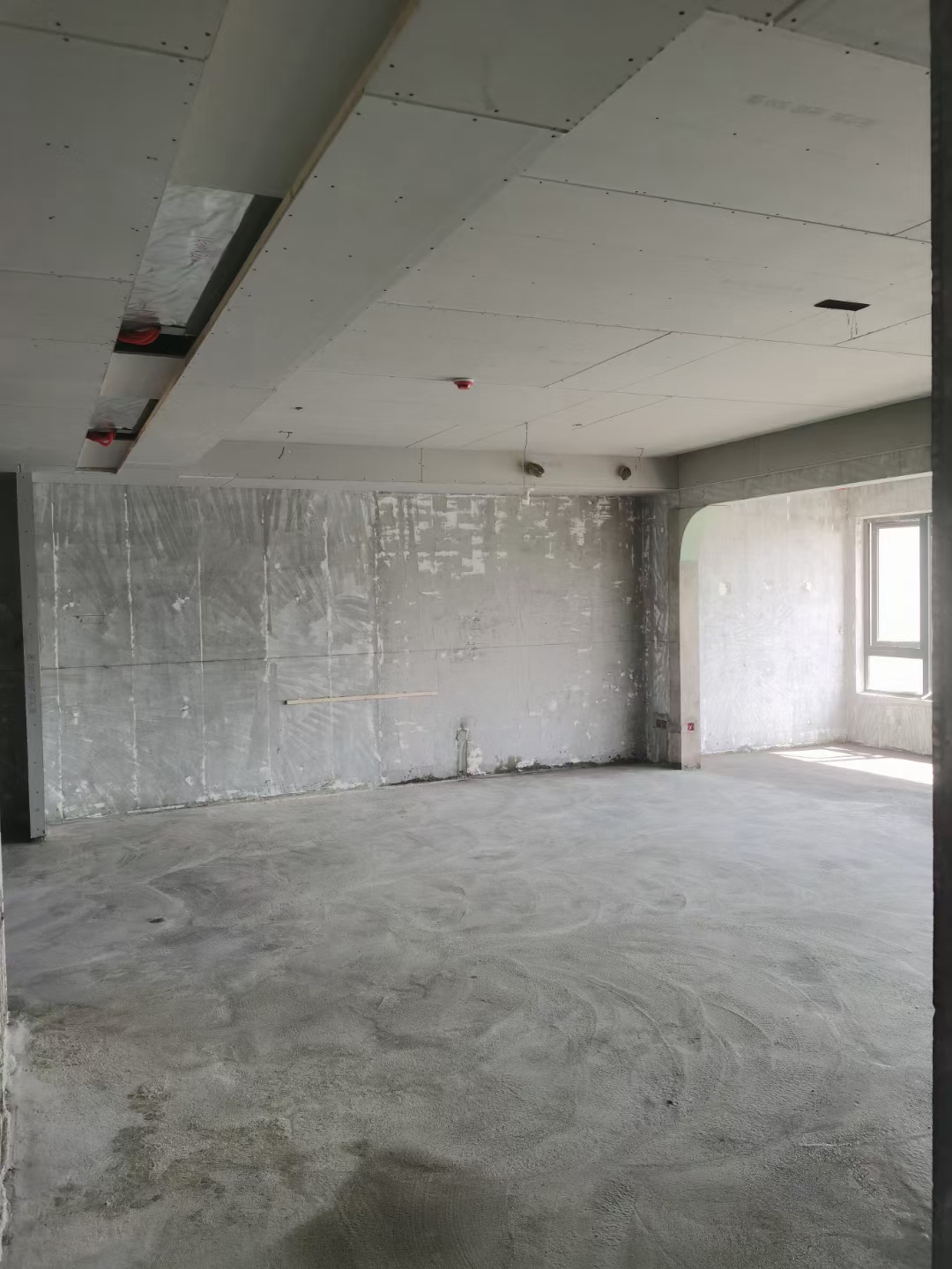 成都建发浅水湾160平装修施工现场图丨木作吊顶已完成
