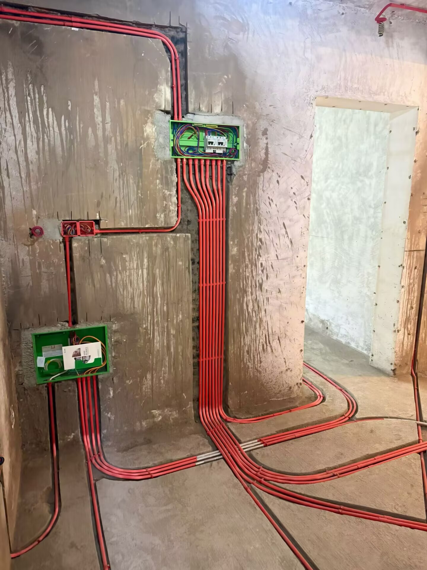 成都武侯区老房子翻新水电改造施工现场图